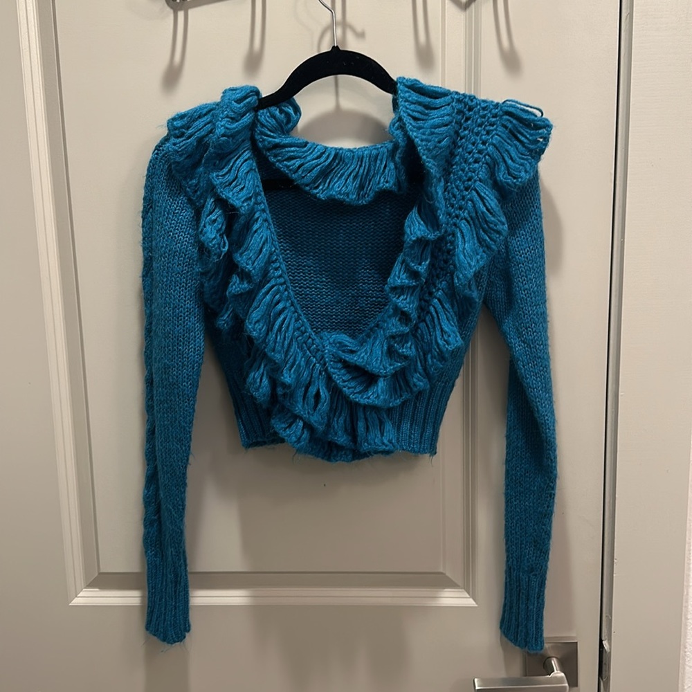 Short teal sweater with beautiful knotted design